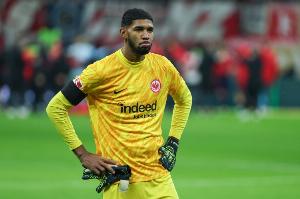 开云体育在线-法鹰官方：门将桑托斯对阵热刺时遭遇十字韧带撕裂，格策肌肉撕裂